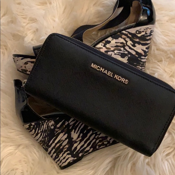 Michael Kors Handbags - BEAUTIFUL BLACK MK WALLET